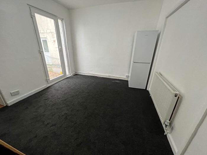 4 Bedroom Terraced House To Rent In Roman Road, London, E6