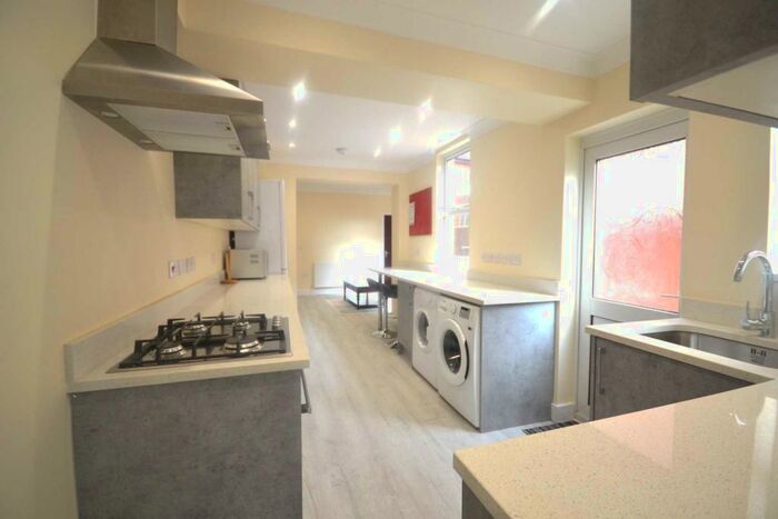 4 Bedroom Terraced House To Rent In Grange Avenue, Reading, RG6