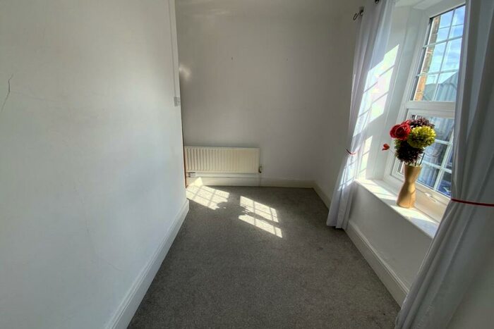2 Bedroom Cottage For Sale In Furnace Lane, Sheffield, S13