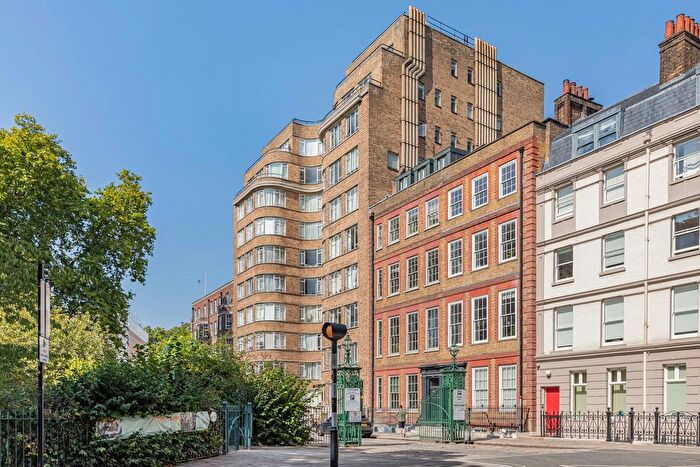 2 Bedroom Flat For Sale In Charterhouse Square, London, EC1M
