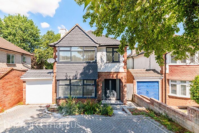3 Bedroom Detached House For Sale In Oakwood Close, Redhill, RH1