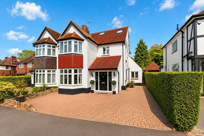 4 Bedroom Semi-Detached House For Sale In Ludlow Avenue, Luton, LU1