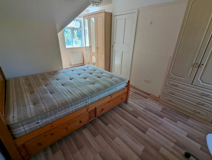 4 Bedroom Semi-Detached House To Rent In Shinfield Road, Reading, RG2