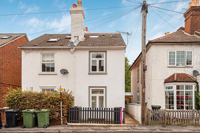 3 Bedroom Semi-Detached House For Sale In Markenfield Road, Guildford, GU1