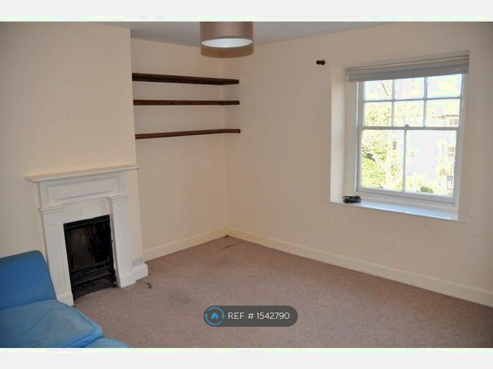 1 Bedroom Flat To Rent In Kirkstall Road, London, SW2