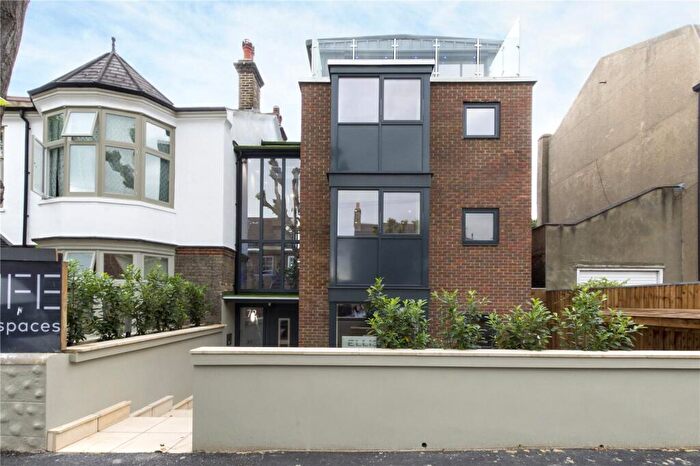 2 Bedroom Apartment To Rent In Grosvenor Park Road, Walthamstow, London, E17