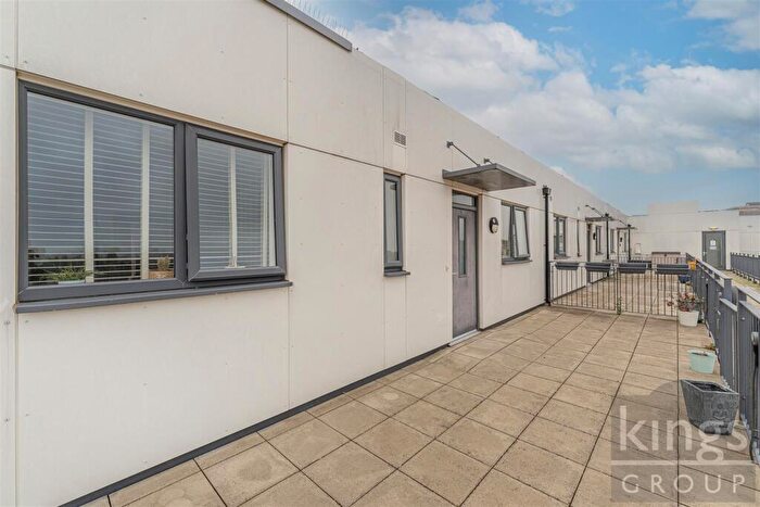 3 Bedroom Penthouse For Sale In Fulbourne Road, London, E17