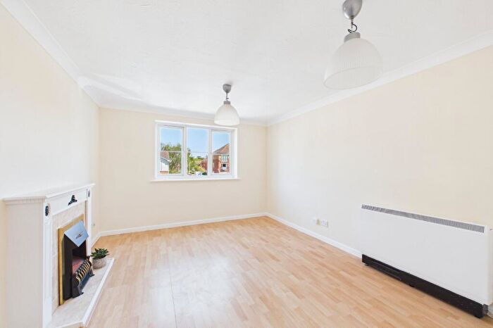 2 Bedroom Flat To Rent In Botham Drive, Slough, Berkshire, SL1