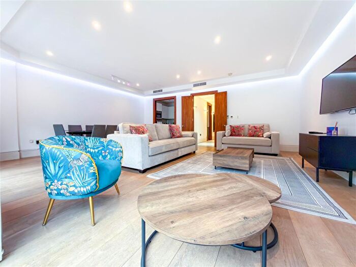 2 Bedroom Flat To Rent In Mount Row, Mayfair, W1K