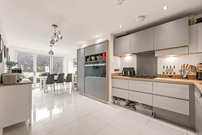 4 Bedroom Detached House For Sale In Cranleigh Road, Woodthorpe, Mastin Moor, Chesterfield, S43