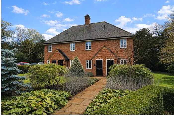 2 Bedroom Maisonette To Rent In Seven Hills Road, Iver, SL0