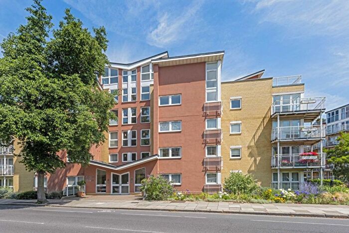 2 Bedroom Flat To Rent In Twickenham Road, Teddington, TW11