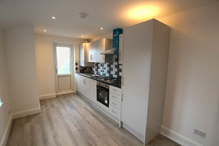 2 Bedroom Flat To Rent In Ongar Road, Brentwood, Essex, CM15