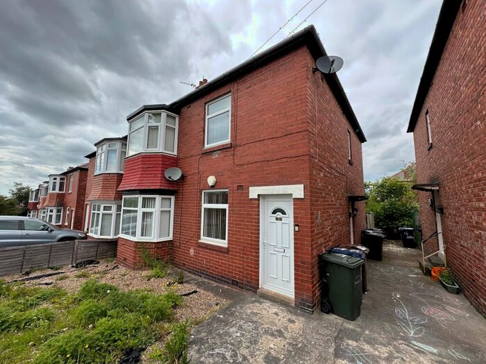 2 Bedroom Flat To Rent In Bavington Drive, Fenham, Newcastle Upon Tyne, NE5