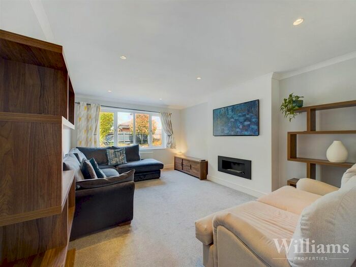 4 Bedroom Detached House For Sale In Marshalls Lea, Bierton, Aylesbury