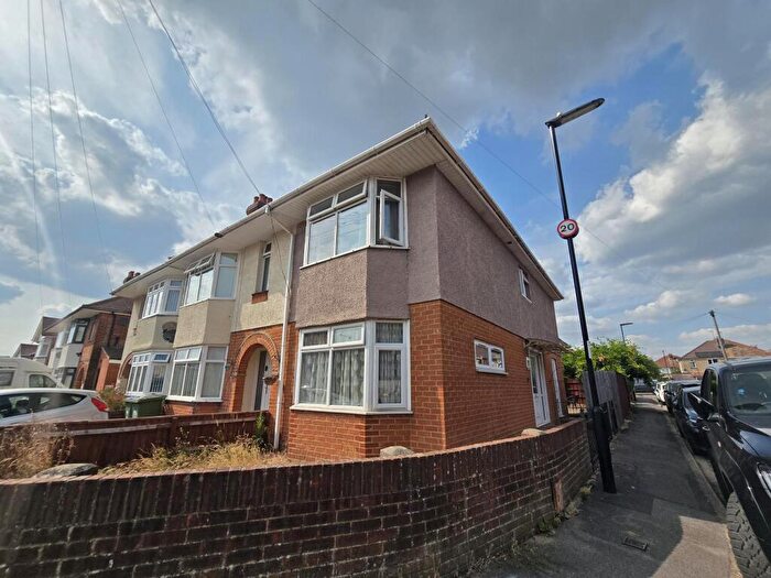 2 Bedroom End Of Terrace House To Rent In Creighton Road, Regents Park, SO15
