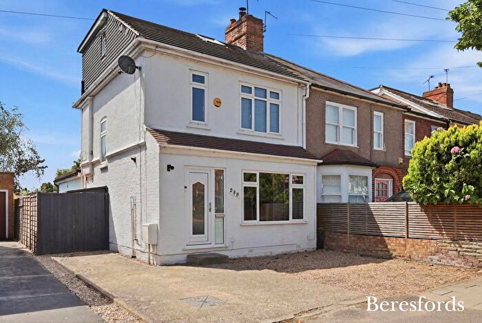 4 Bedroom Semi-Detached House For Sale In St. Marys Lane, Upminster, RM14