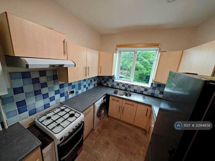 2 Bedroom Flat To Rent In Addiscombe Road, Croydon, CR0