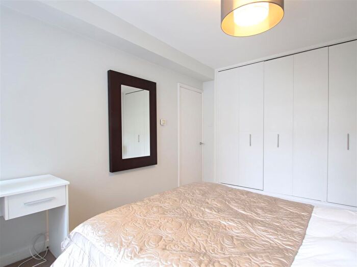 2 Bedroom Flat To Rent In Southwick Street, London, W2