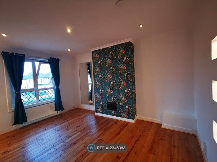 2 Bedroom Flat To Rent In Langlands Avenue, Glasgow, G51