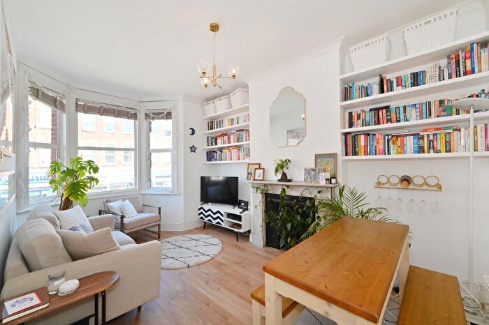 2 Bedroom Flat For Sale In Mill Lane, West Hampstead, NW6