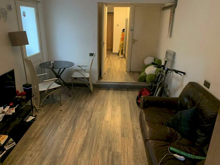 2 Bedroom Flat To Rent In Glynrhondda Street, Cathays, CF24