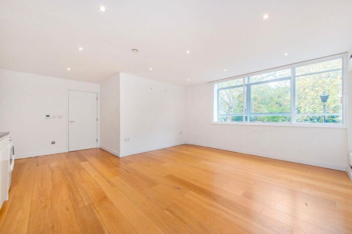 3 Bedroom Flat To Rent In Highbury Crescent, Highbury, London, N5