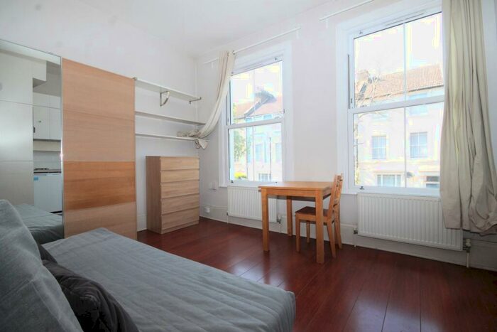 Studio To Rent In Alexander Road, Islington, N19