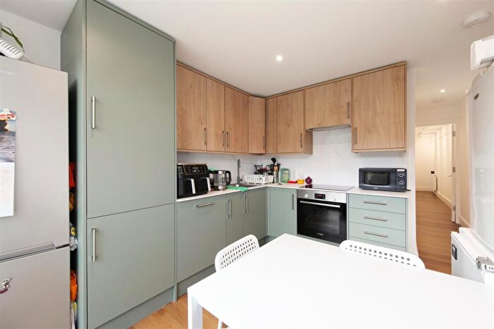 3 Bedroom Flat To Rent In Pine Road, London, NW2