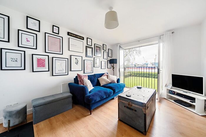 1 Bedroom Flat To Rent In Harlinger Street, London, SE18
