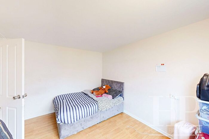 2 Bedroom Flat To Rent In Caburn Court, Crawley, RH11