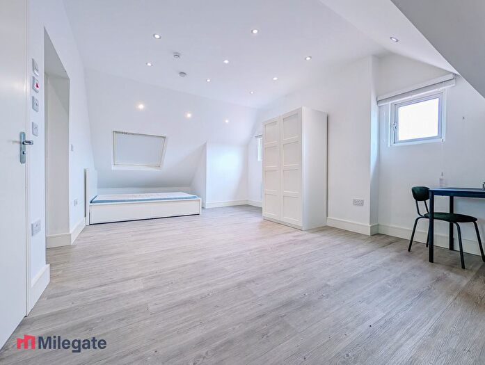 Studio To Rent In Cumberland Avenue, Southend-On-Sea, SS2