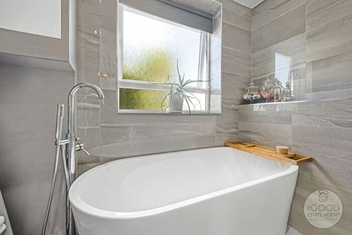 4 Bedroom Semi-detached House For Sale In Marlow Drive, Handforth, SK9