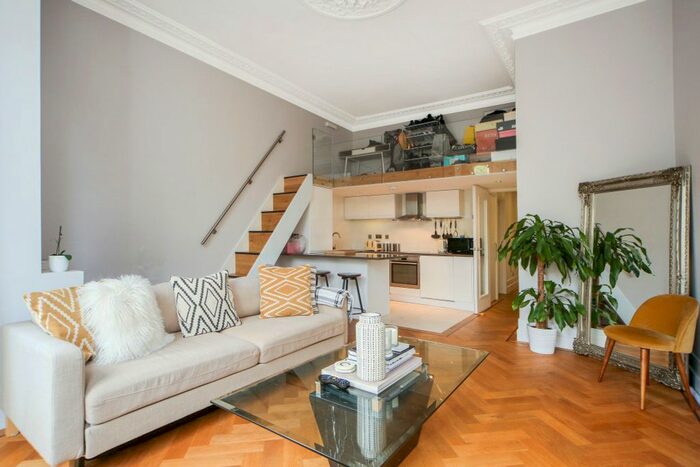 1 Bedroom Flat To Rent In Redcliffe Square, London, SW10