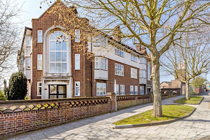 2 Bedroom Flat To Rent In Boston Manor Road, Brentford, TW8