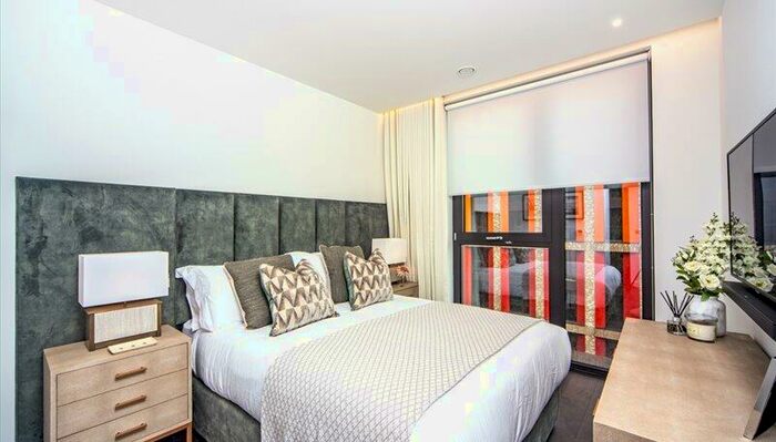 2 Bedroom Flat To Rent In Thornes House, London, SW11