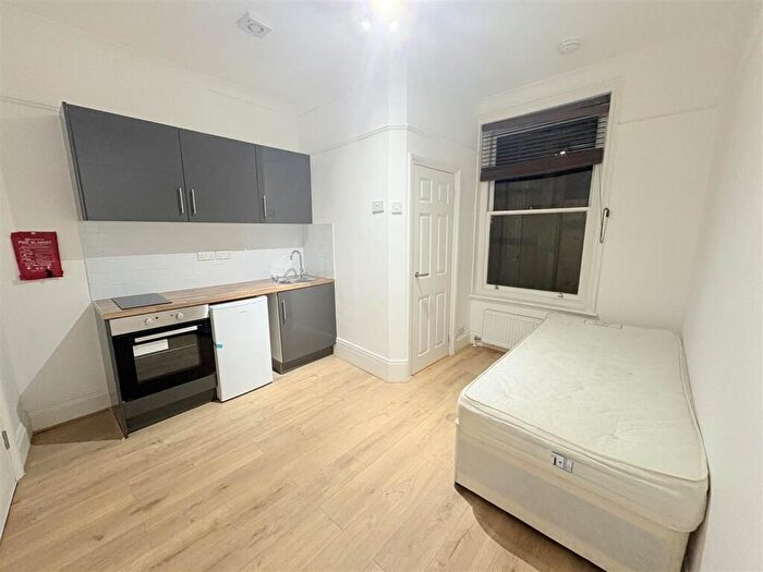 Studio To Rent In Lyncroft Gardens, London, NW6