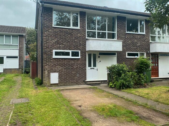 3 Bedroom Mews To Rent In Weaver Close, Alsager, ST7