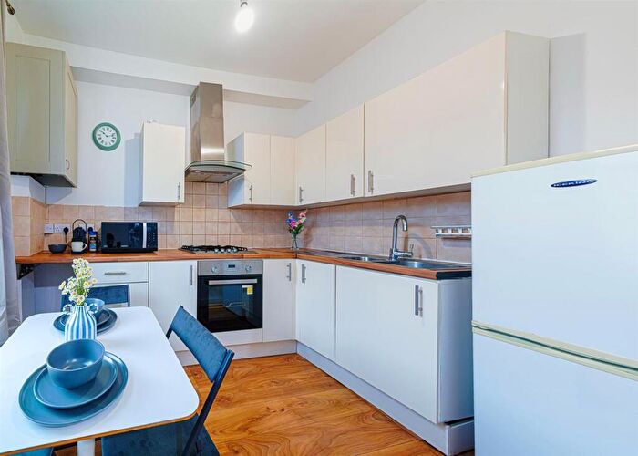 1 Bedroom Apartment To Rent In Blackstock Road, Finsbury Park, N4