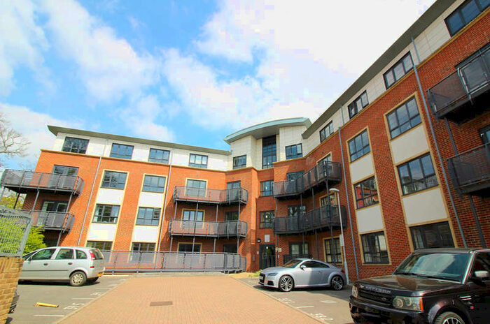 2 Bedroom Flat To Rent In Lynx Court, Farnborough, GU14