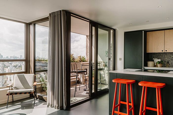 3 Bedroom Flat To Rent In Balfron Tower, St Leonards Road, London, E14