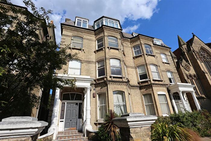 1 Bedroom Flat To Rent In The Drive, Hove, BN3