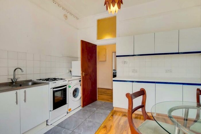 Studio To Rent In Victoria Road, Finsbury Park, London, N4