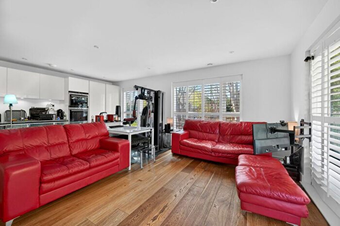 3 Bedroom Flat For Sale In Green Dale, Denmark Hill, SE5