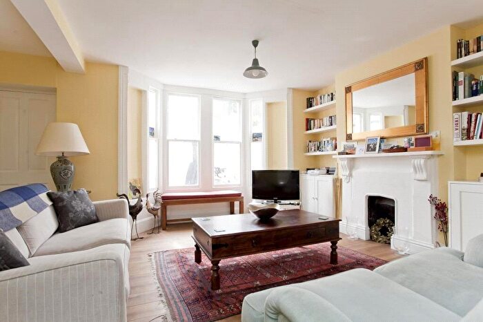 2 Bedroom Apartment For Sale In Westbourne Road, Islington, N7