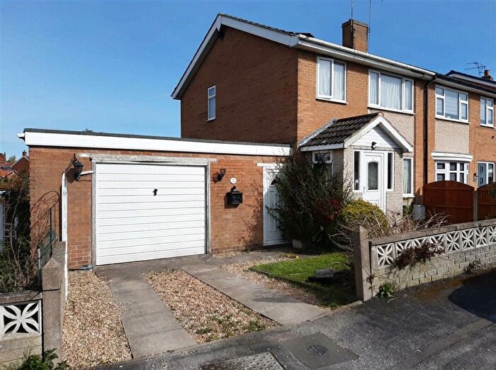 3 Bedroom Semi-Detached House For Sale In Russell Avenue, Harworth, Doncaster, DN11