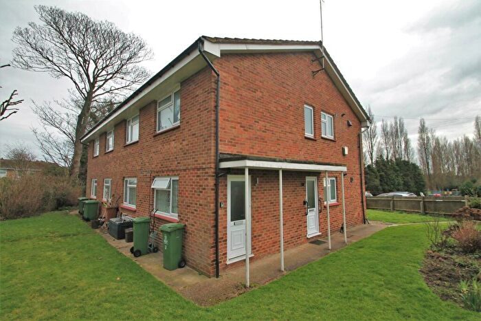 2 Bedroom Flat To Rent In Mount Drive, Bexleyheath, DA6