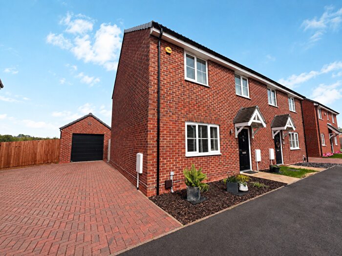 3 Bedroom Semi Detached House For Sale In Saville Road, Blaby, Leicester, LE8