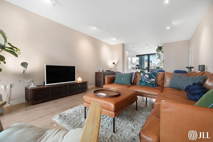 3 Bedroom Flat For Sale In Hawthorn House, Forrester Way, London, E15