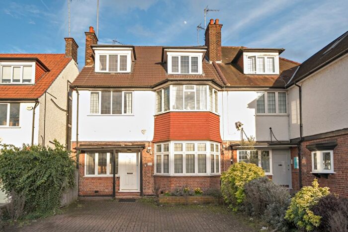 2 Bedroom Flat To Rent In Finchley Road, London, NW11